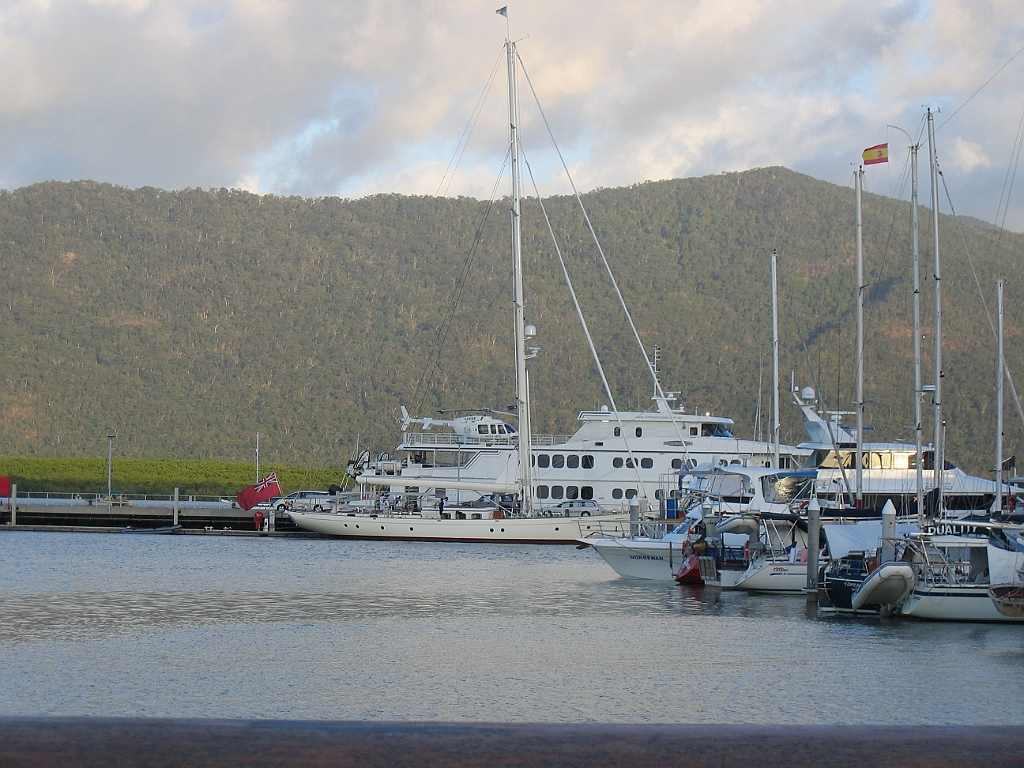 CairnsTC371 Esplanade.jpg